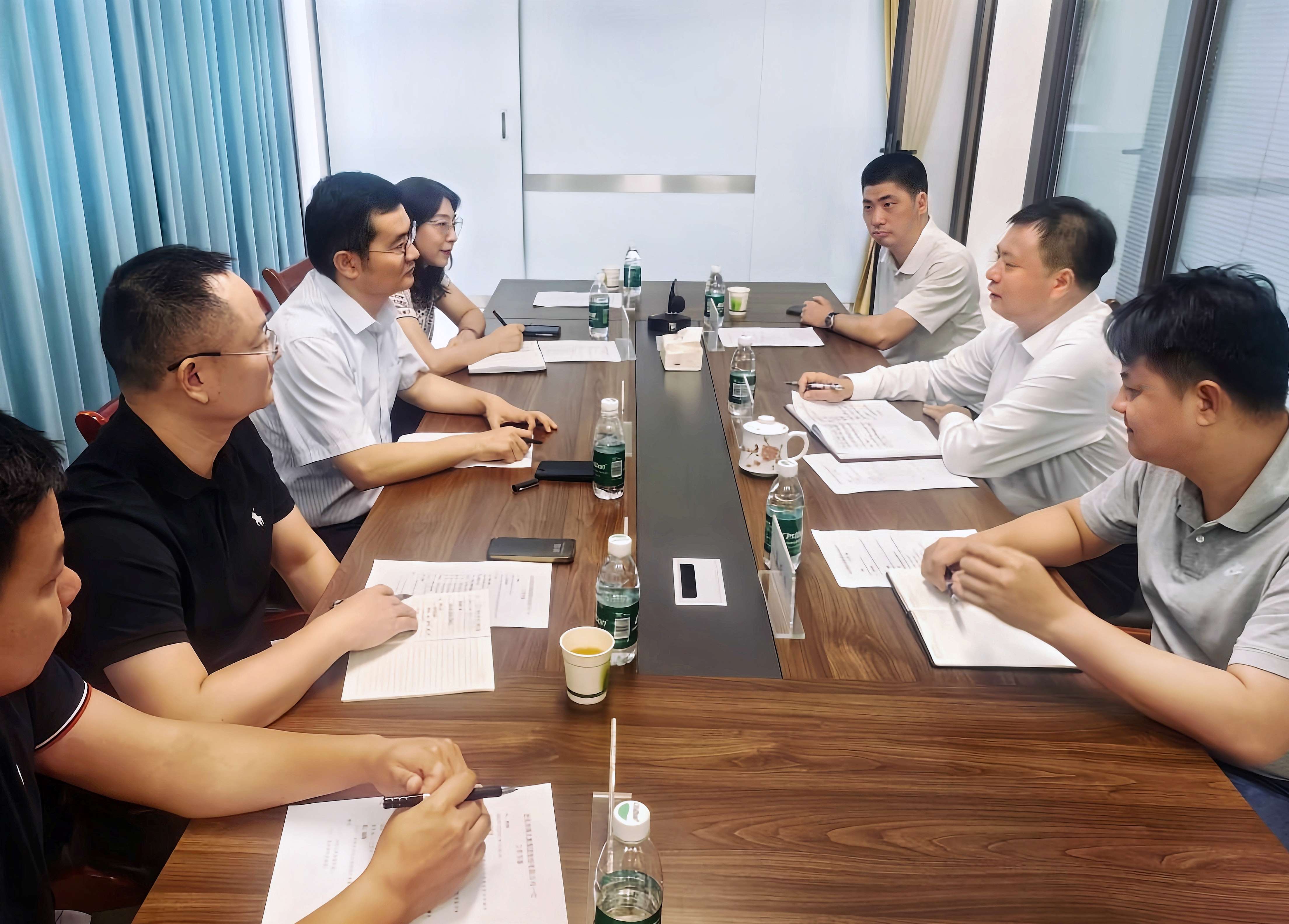 7月20日，朱延東與三亞市副市長(cháng)張長(cháng)豐舉行會(huì )談.jpg